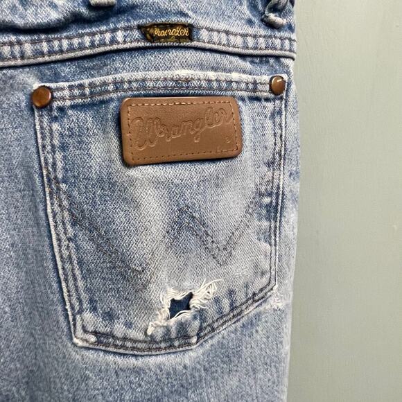 Wrangler Light Wash Distressed Jeans 35x36 Thrashed Destructed Mens 936 PWD - Picture 3 of 10